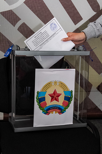 Участники форума «Истоки» проголосовали в рамках референдума о вхождении в состав Российской Федерации ЛНР, ДНР, Херсонской и Запорожской областей