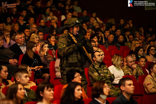 Стартовал военно-патриотический тур иммерсивного киноспектакля «Вежливые Люди» Романа Разума